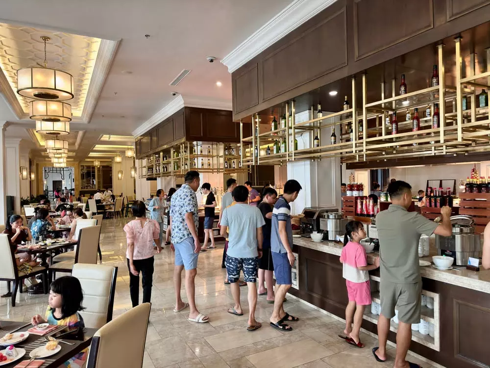 cach-tinh-food-cost-buffet-tren-luong-khach